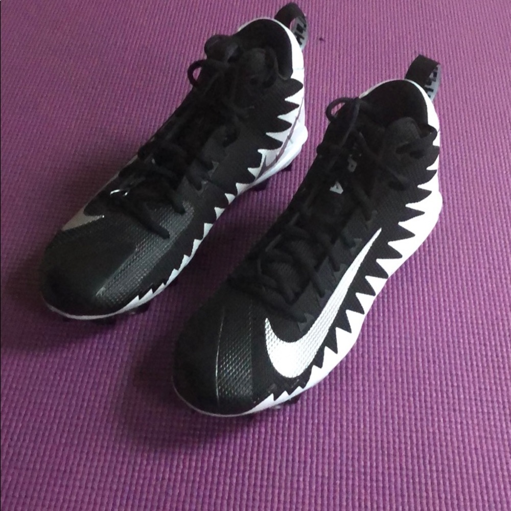 NEW Men’s Nike Alpha Menace Football Cleats!